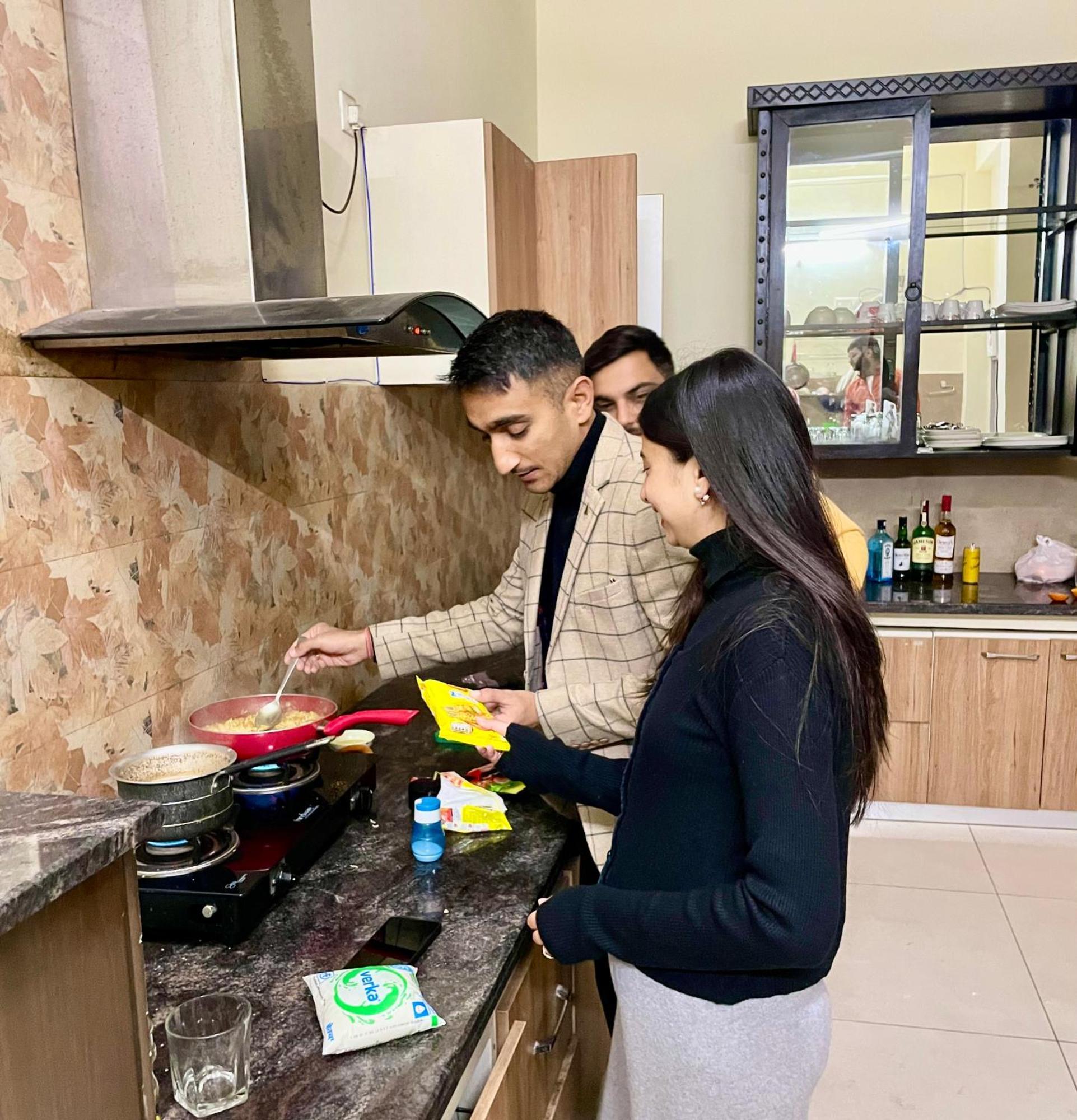 The Auriga 3Bhk Fully Entair Villa With Bonfire In Kasauli I Pvt Stay I Open Air Terrace I Kitchen Livingroom I Lawn Bonfire I Gaming Zone Exterior foto